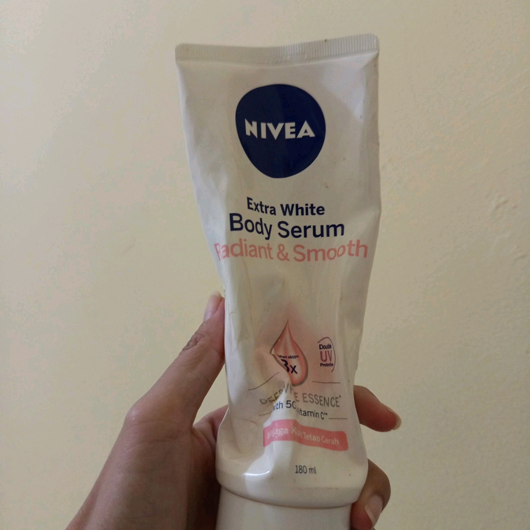 Extra White Radiant & Smooth Lotion imgfdn-8a1a6226-3b09-4f07-a05c-cc21d5a033fc