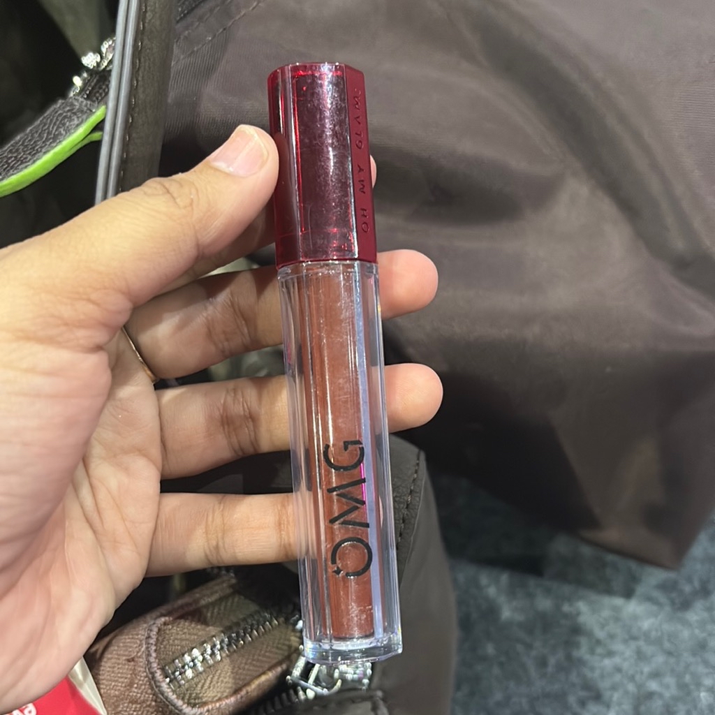 Oh My Glam Mattelast Lip Cream - 25 Ruby imgfdn-0bf83dc8-f29c-408b-adec-a4ba1e789392
