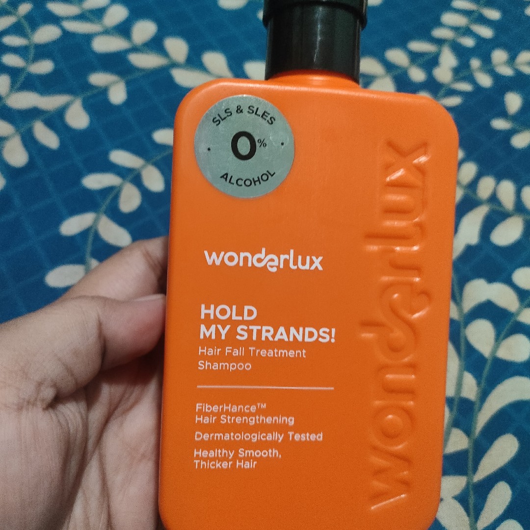 Hold My Strands! Shampoo Hair Fall Treatment For Sensitive Scalp imgfdn-925df5a5-6c7e-46a9-a0ee-f1a3f2b824ca
