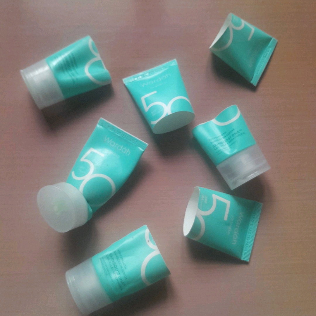 UV Shield Airy Smooth Sunscreen Serum SPF 50 PA++++ imgfdn-87668f1e-f40e-414a-8955-f222bea5b453