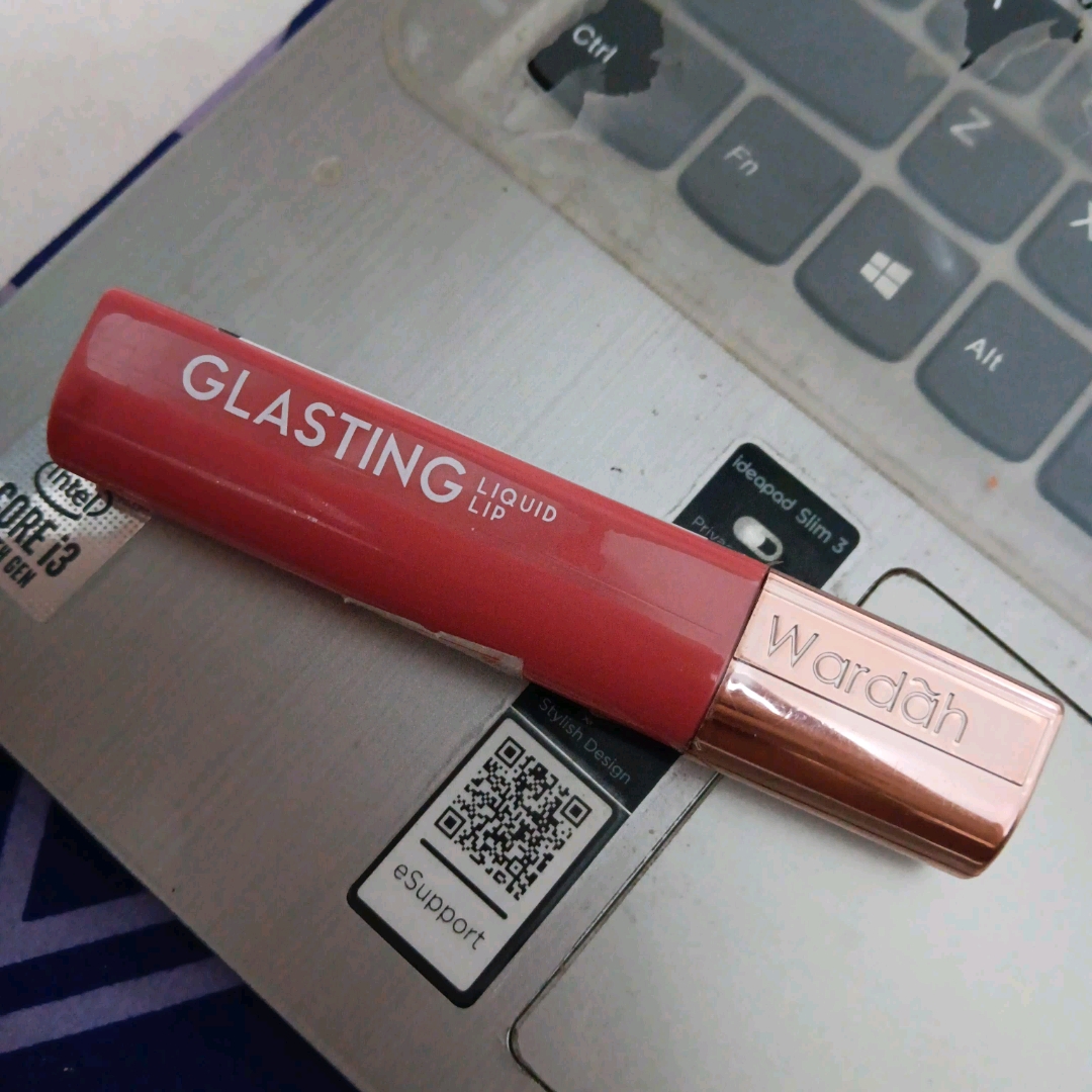 Glasting Liquid Lip - 05 Glazing Berry imgfdn-042fd374-3d66-4608-87c3-df8aac20ac56