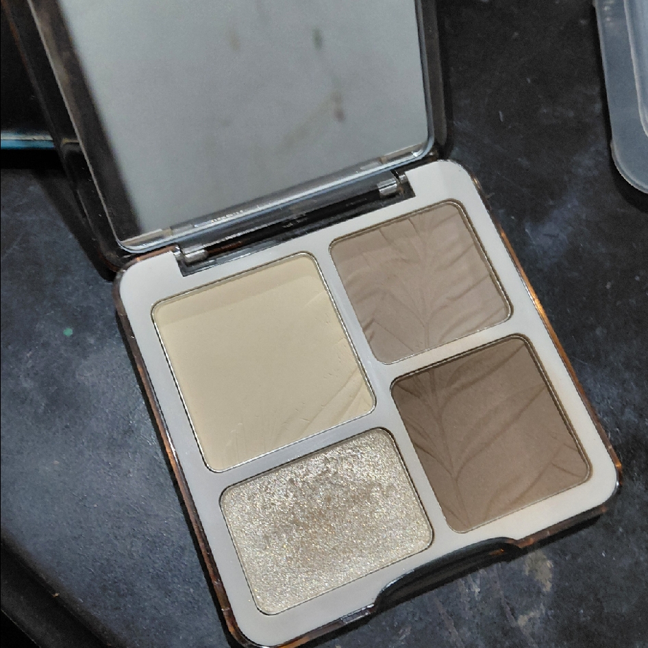 Highlight & Contour Palette - 02 imgfdn-09186598-4ed6-42f7-bd9c-842aec88e579