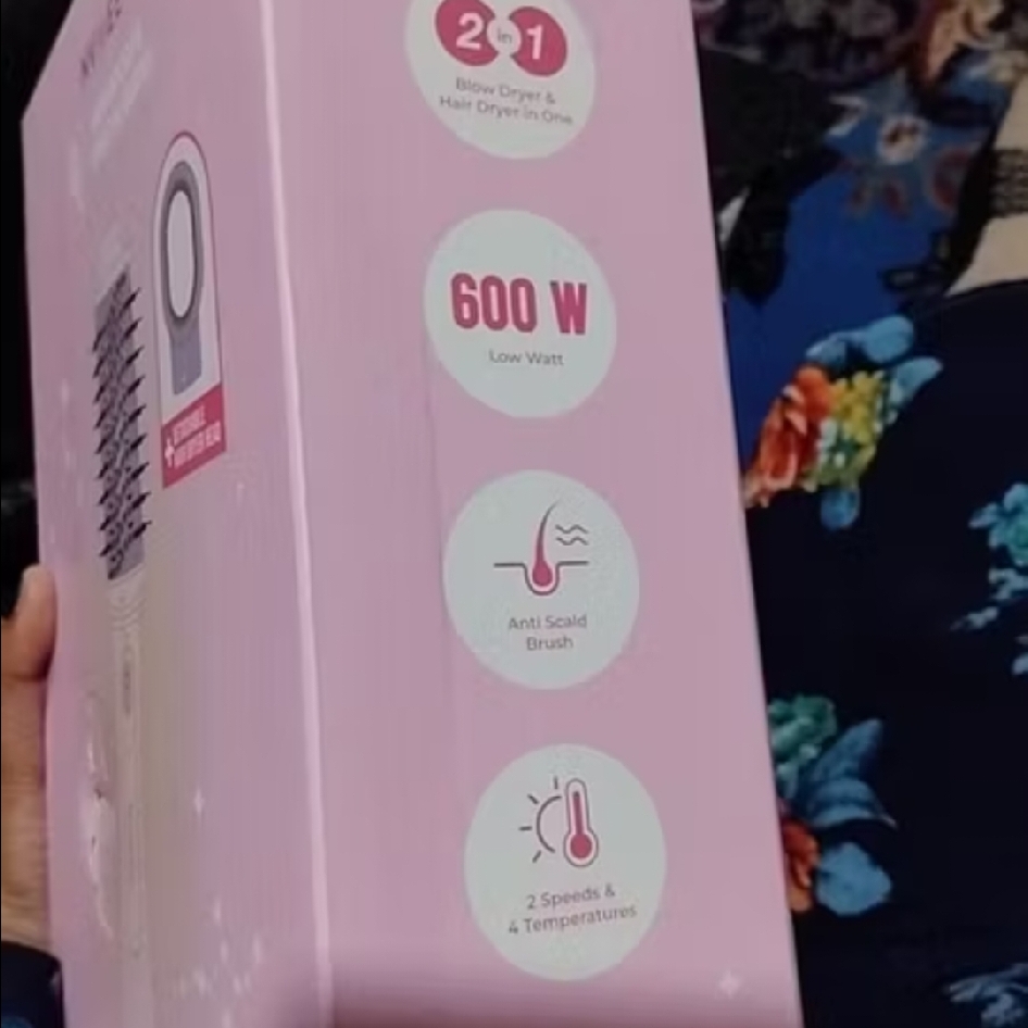 Leo Blow Dryer imgfdn-4a559527-4a39-4921-b993-c2e210303d4e