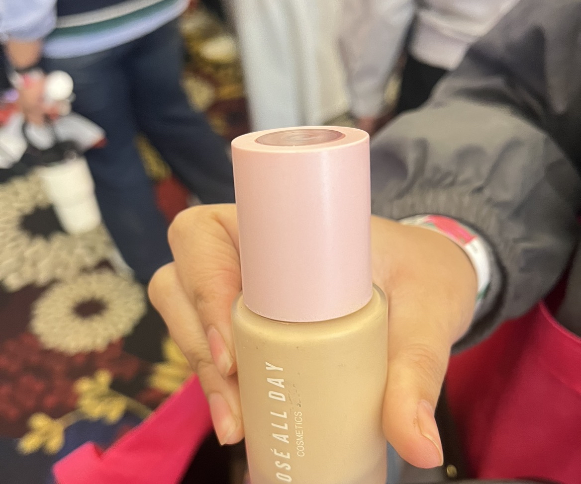 The Realest Lightweight Skin Tint - Honey imgfdn-eff73492-5e57-473d-9e5d-cc18e12a260a