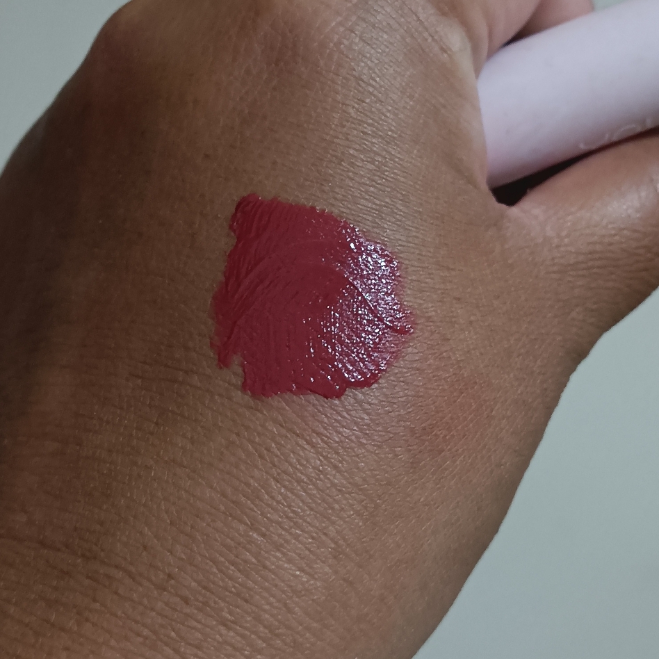Cloud Touch Fixing Tint - R646 Rose Bloom imgfdn-95efae09-a34b-4614-9a85-5216d36c41b7