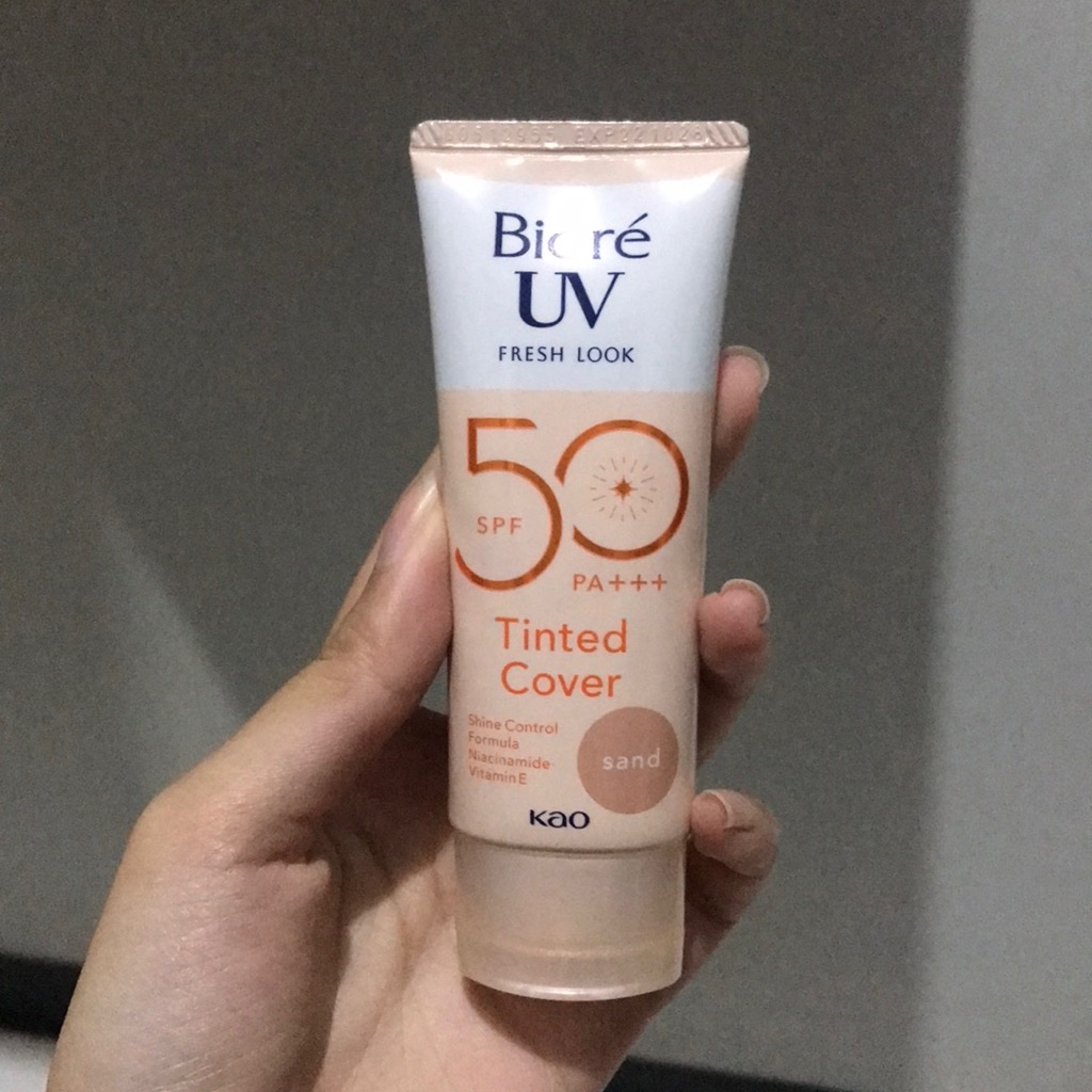 UV Fresh Look Tinted C SPF50 - Sand imgfdn-285ce34f-54ef-4764-894c-93e7ebd20d51