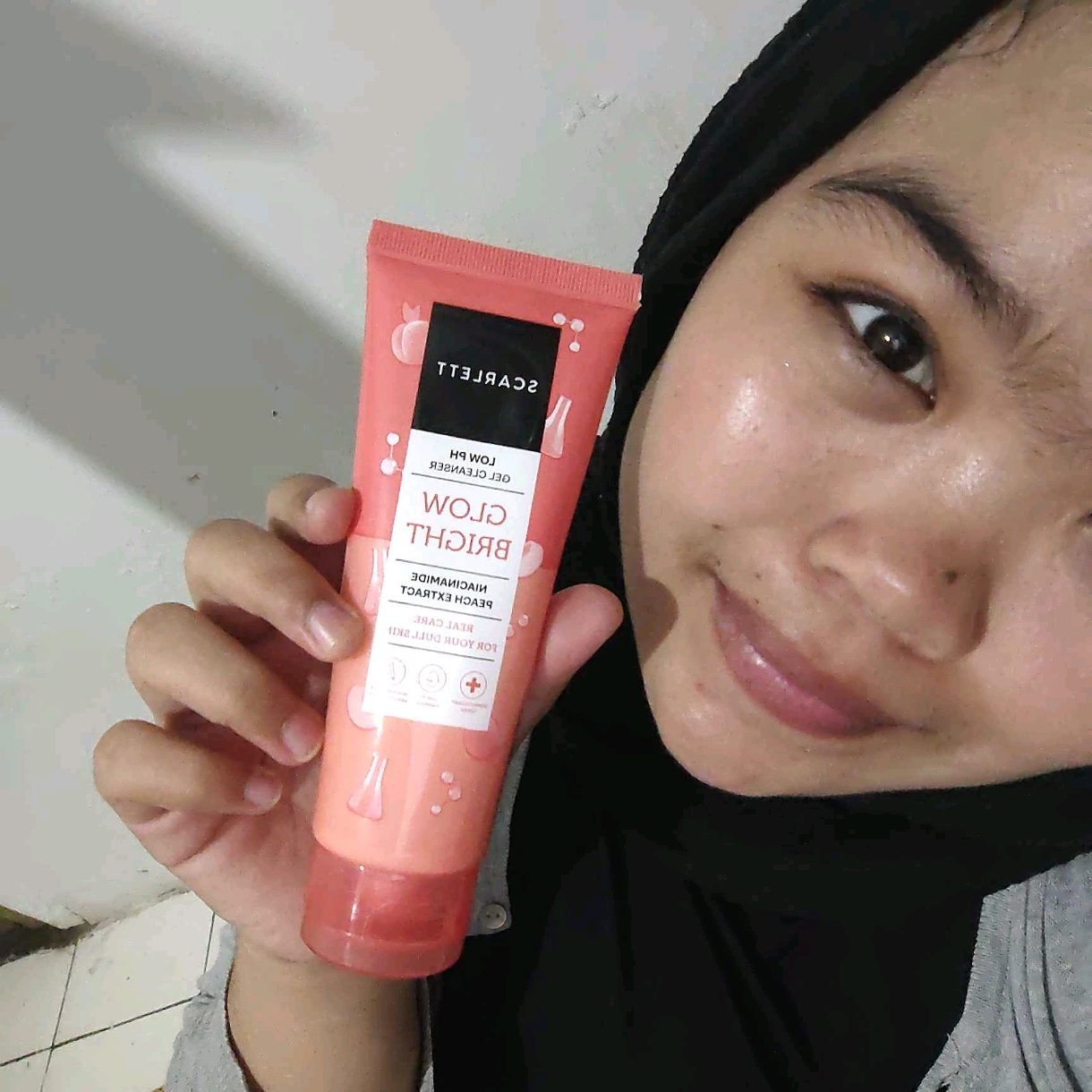 Low pH Glow Bright Gel Cleanser imgfdn-658535aa-f49c-4cc2-ad52-c9945d38e047