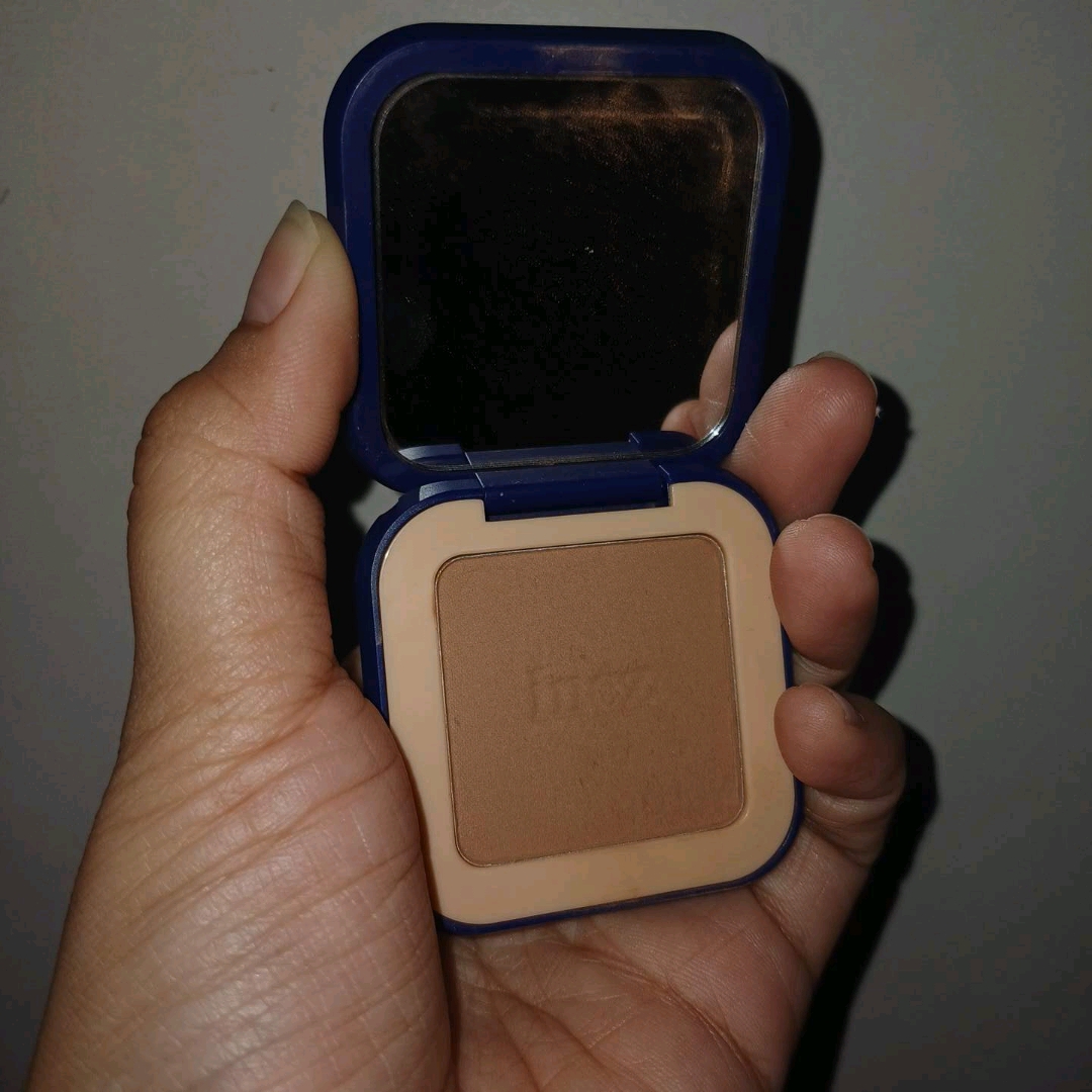 Radiant Touch Bronzing Powder - Pistachio imgfdn-039518f0-c0a4-4239-90ca-10a60db103bb