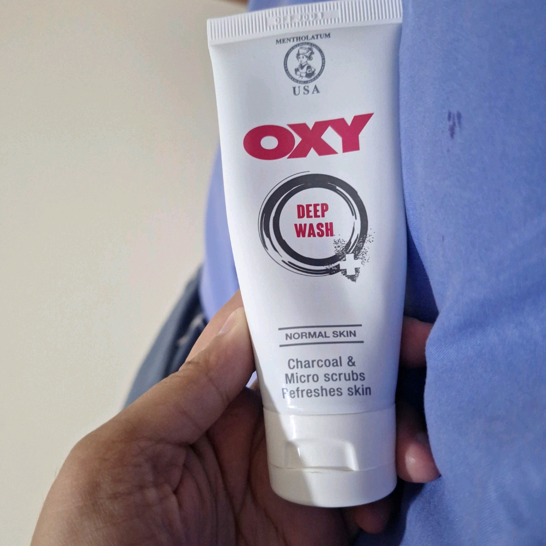 Deep Wash Charcoal & Micro Scrubs Refreshes Skin imgfdn-794e5cb0-3005-4bde-b6a6-fc858c0feafb