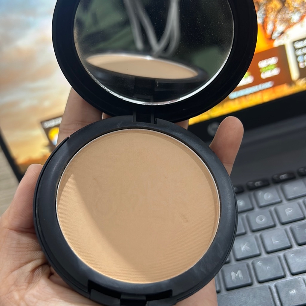 Powerstay 24H Matte Powder Foundation - W42 Warm Sand - Reformulation in October 2023 imgfdn-e5bd5319-ca37-48c5-b349-d0b24407b8de