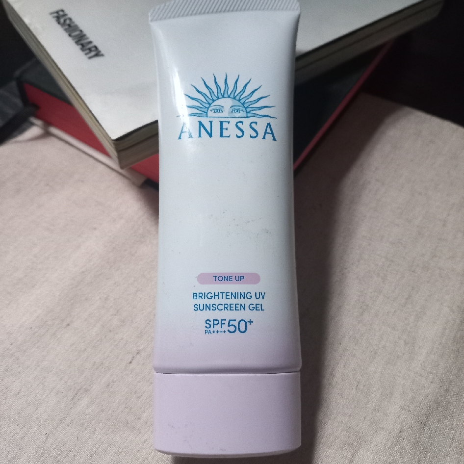 Brightening UV Sunscreen Gel SPF50+ PA++++ imgfdn-56a85b30-2567-4212-bd5e-6e0d6c937ed6
