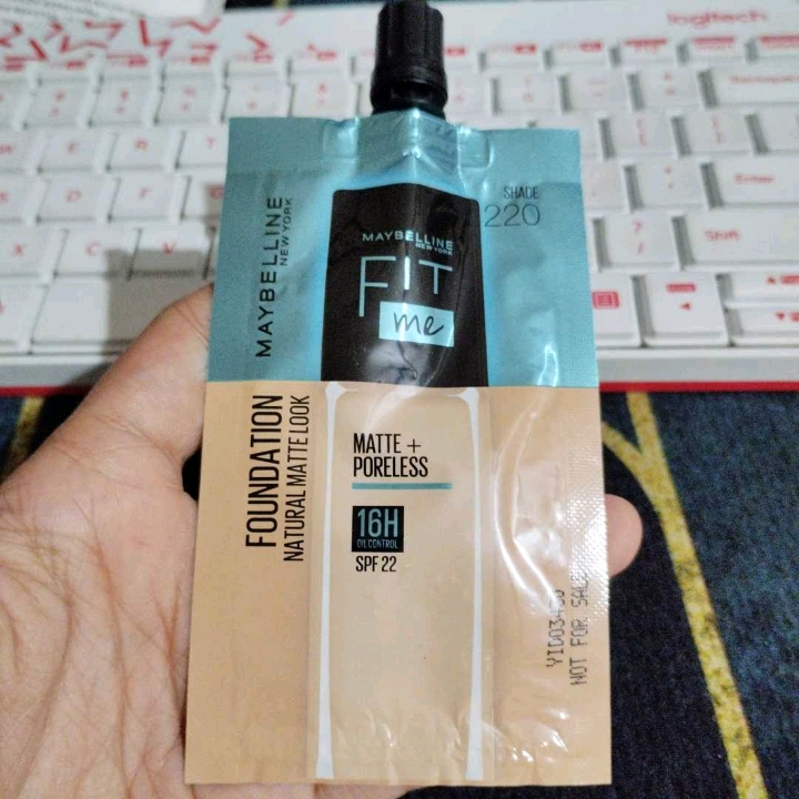 Fit Me! Matte + Poreless Foundation - 335 Classic Tan imgfdn-99ca135b-a44b-4e40-8d80-9df7c3a8e779