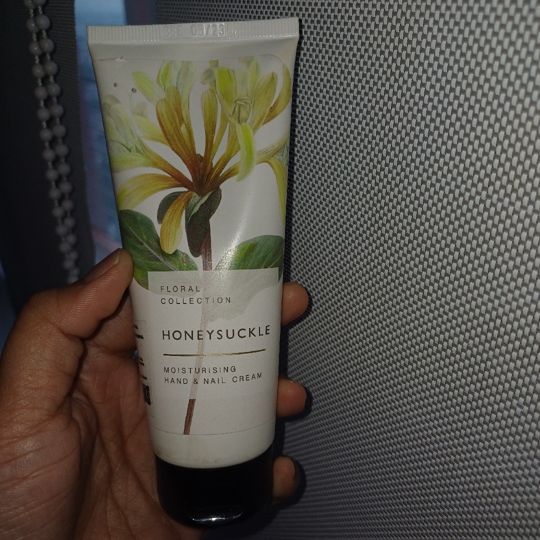 Floral Collection Honeysuckle Hand and Nail Cream - Honeysuckle imgfdn-0f50a936-26f6-48ec-9683-53bcddcabdcc