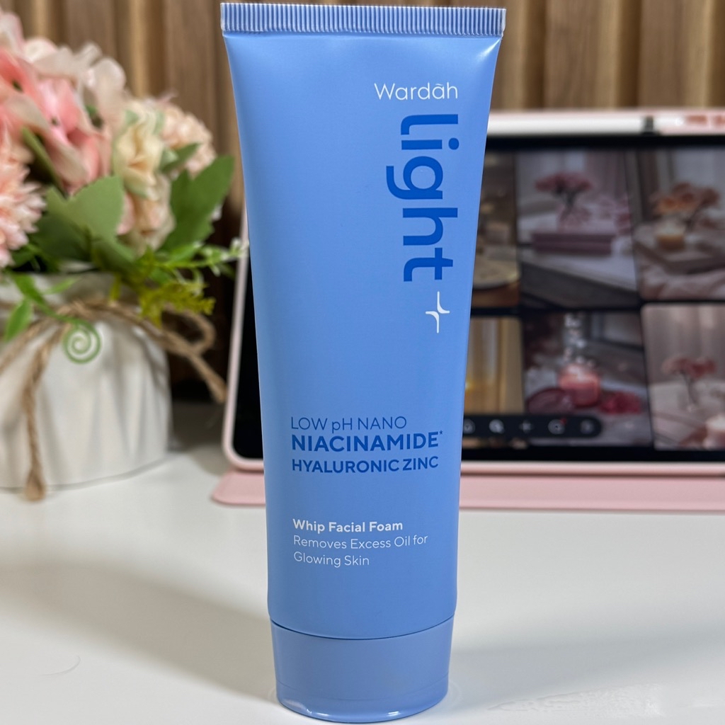 Light+ by Wardah Hydrashot Intensive Moisturizer imgfdn-fee1373b-9a66-4ae2-8c11-82ca23d2dce2