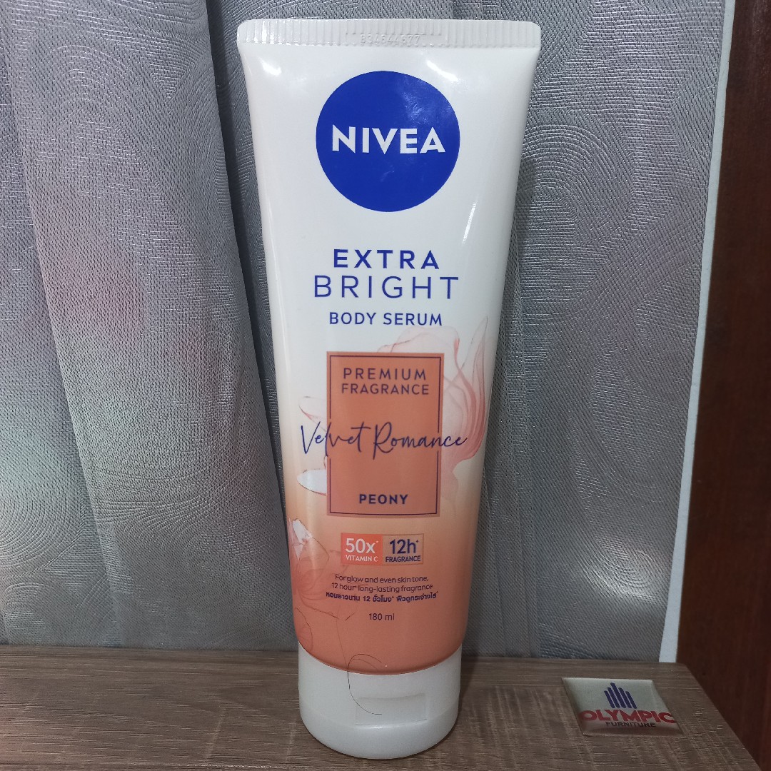 Extra Bright Velvet Romance Premium Fragrance Body Serum imgfdn-692371ac-e750-43c4-9fb3-9d1b85d6383b