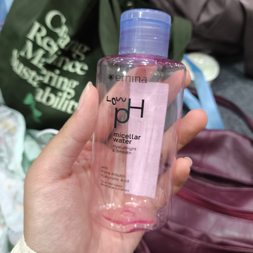 Low pH Micellar Water HyaluBright & Smooth imgfdn-58361aec-40f4-4798-9b7e-a8735cb1688d