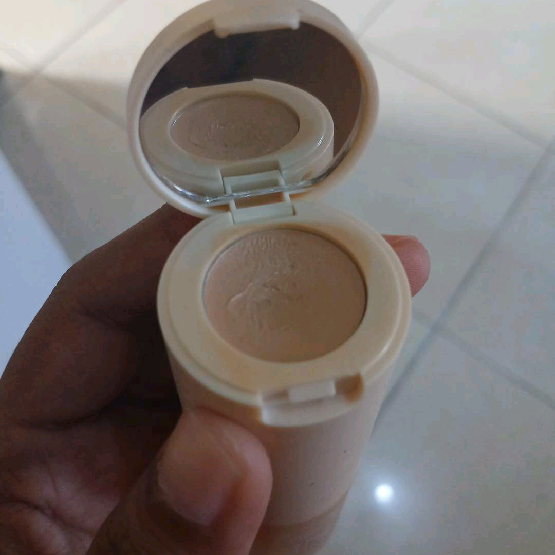 Bloomatte Stay Confident 2in1 Foundation - LN1 Seashell imgfdn-d3cdaf52-8d76-4340-85aa-80508c5ce6bb