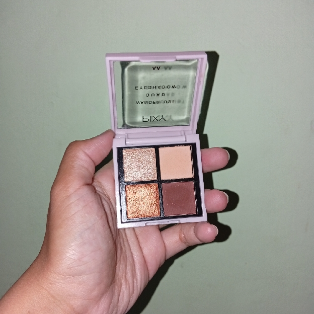 Wanderlust Quad Eyeshadow - 02 Twilight Woods imgfdn-b3a98608-fd2a-4b3a-b6b4-547fd0749f70