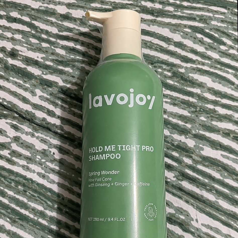 Hold Me Tight Pro Shampoo Spring Wonder imgfdn-ffaba6ec-eb7a-45c9-9b55-2a211d216aed