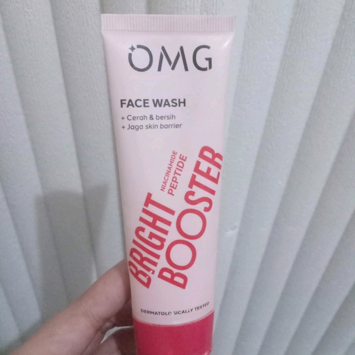 Bright Booster Face Wash imgfdn-0a59679b-0732-41e4-a532-a0aa25067d4e