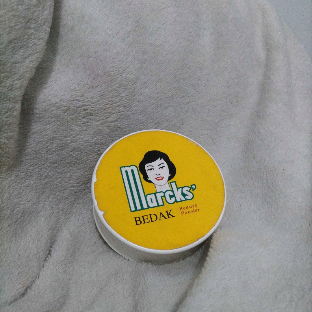 Bedak Beauty Powder - Creme imgfdn-2d740f6b-52a9-46e7-9a67-99b853a80fb8