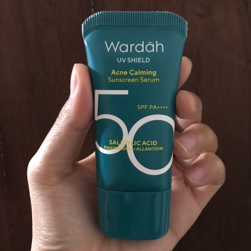 UV Shield Acne Calming Sunscreen Serum SPF 50 PA++++ imgfdn-3f5b6434-a4d0-4f81-beff-d14907f383c7