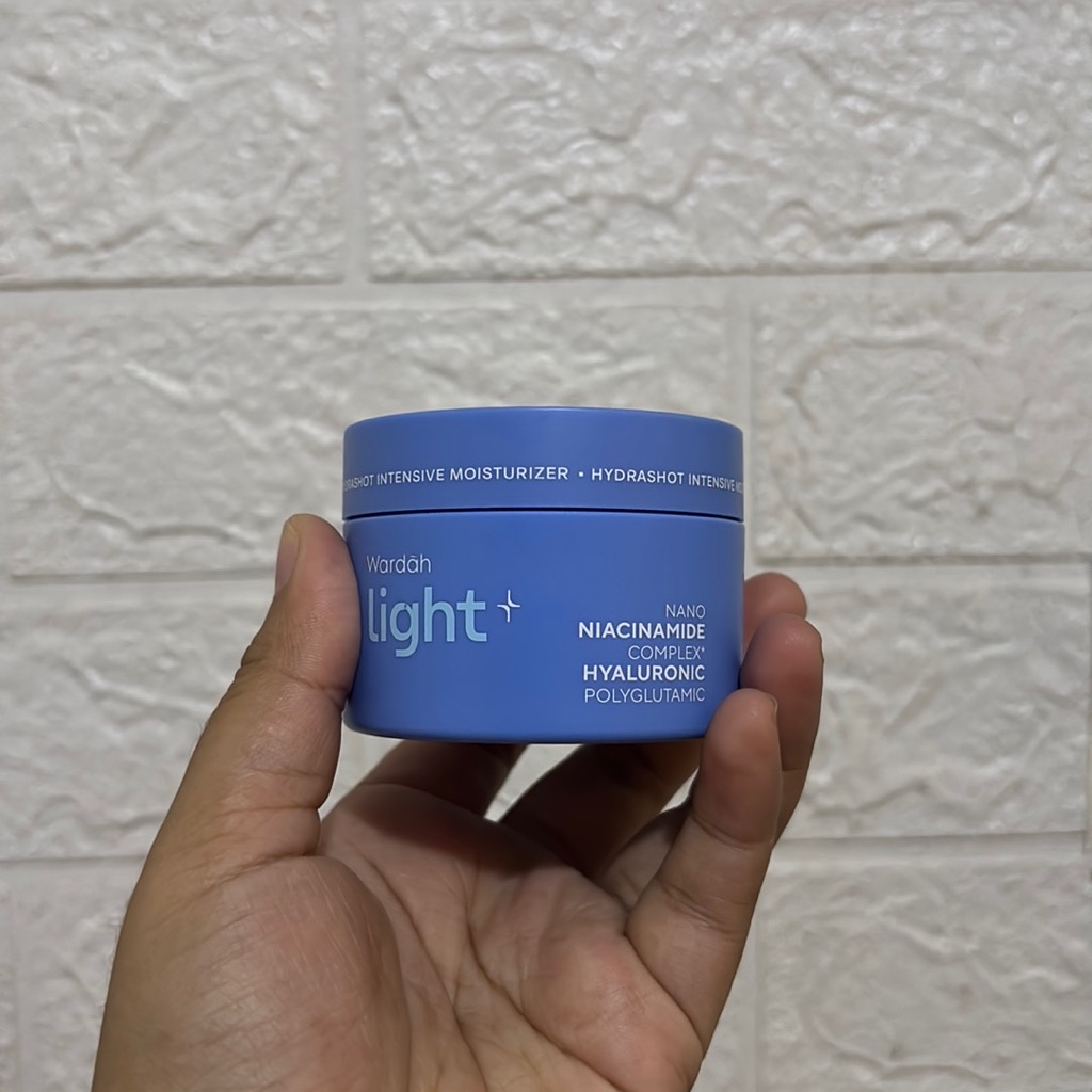 Hydrashot Intensive Moisturizer imgfdn-446e7531-12a5-4f7d-82f0-0664e83bb533