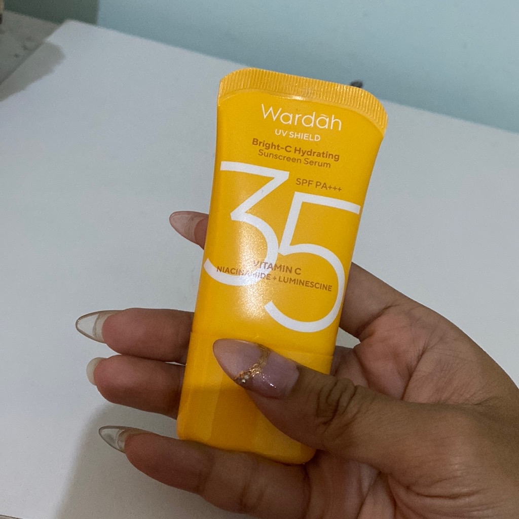 UV Shield Essential Sunscreen Gel SPF 35 PA +++ - New Formula and Look in 2025 imgfdn-fa3586ed-aecb-426f-af59-fb5e1f2f2352