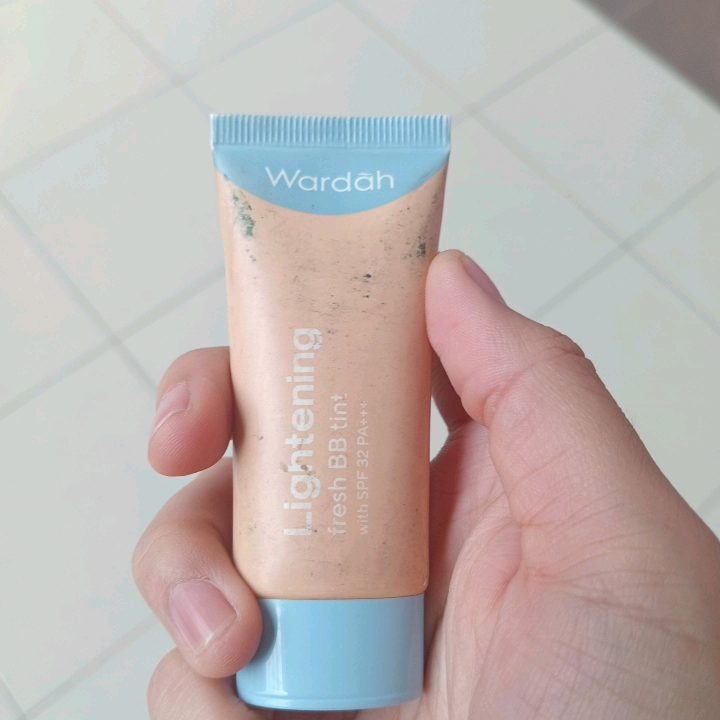 Lightening Fresh BB Tint - 01 Neutral Fair imgfdn-82063e10-e3aa-4f2b-bed9-14230576865a