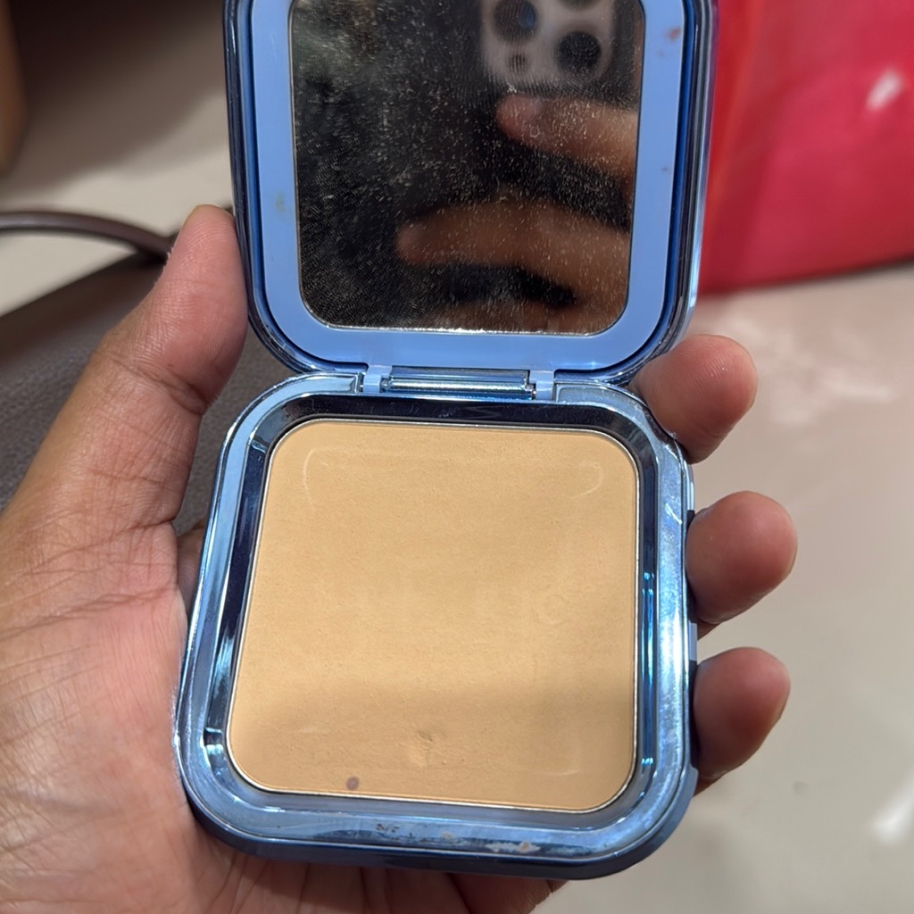 Ultra Cover Powder Foundation - 02 Ivory imgfdn-a04cae7c-ba01-49c4-9356-fac2ac898fb2