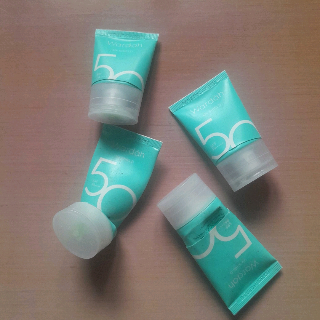 UV Shield Airy Smooth Sunscreen Serum SPF 50 PA++++ imgfdn-47fe71f5-dcb1-42c9-8841-b89402706430