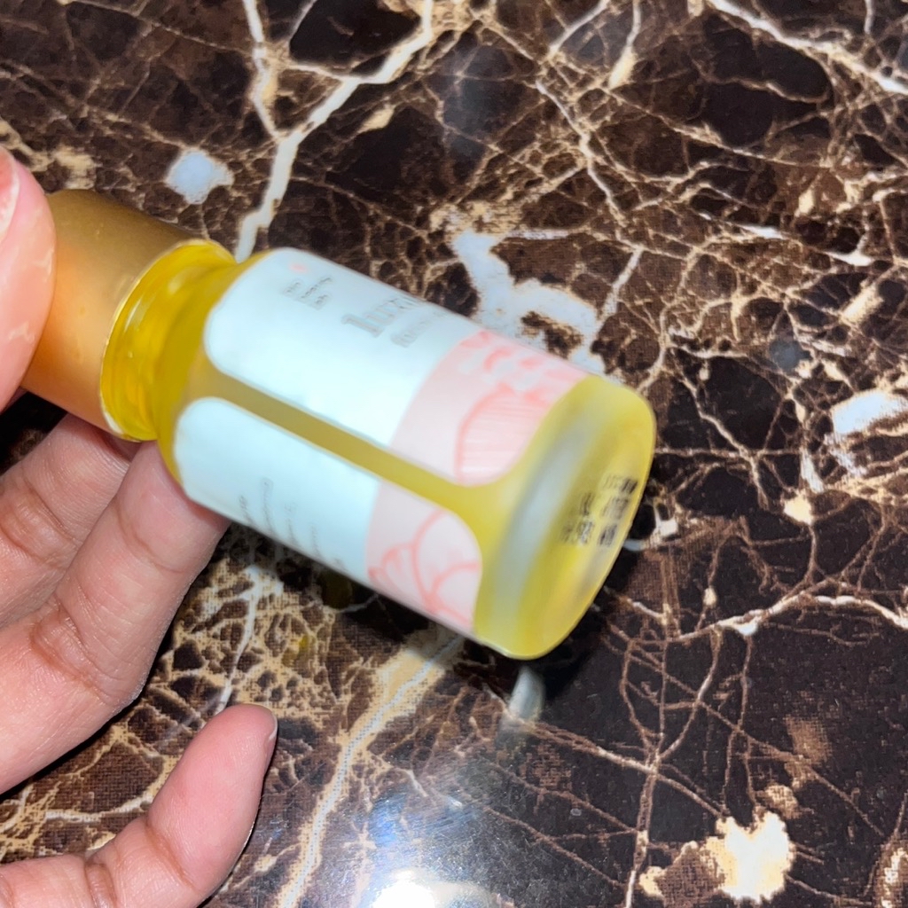 Luxurious Facial Oil Serum imgfdn-c6ee8301-cb96-49b4-ab7c-f20305cb9f95