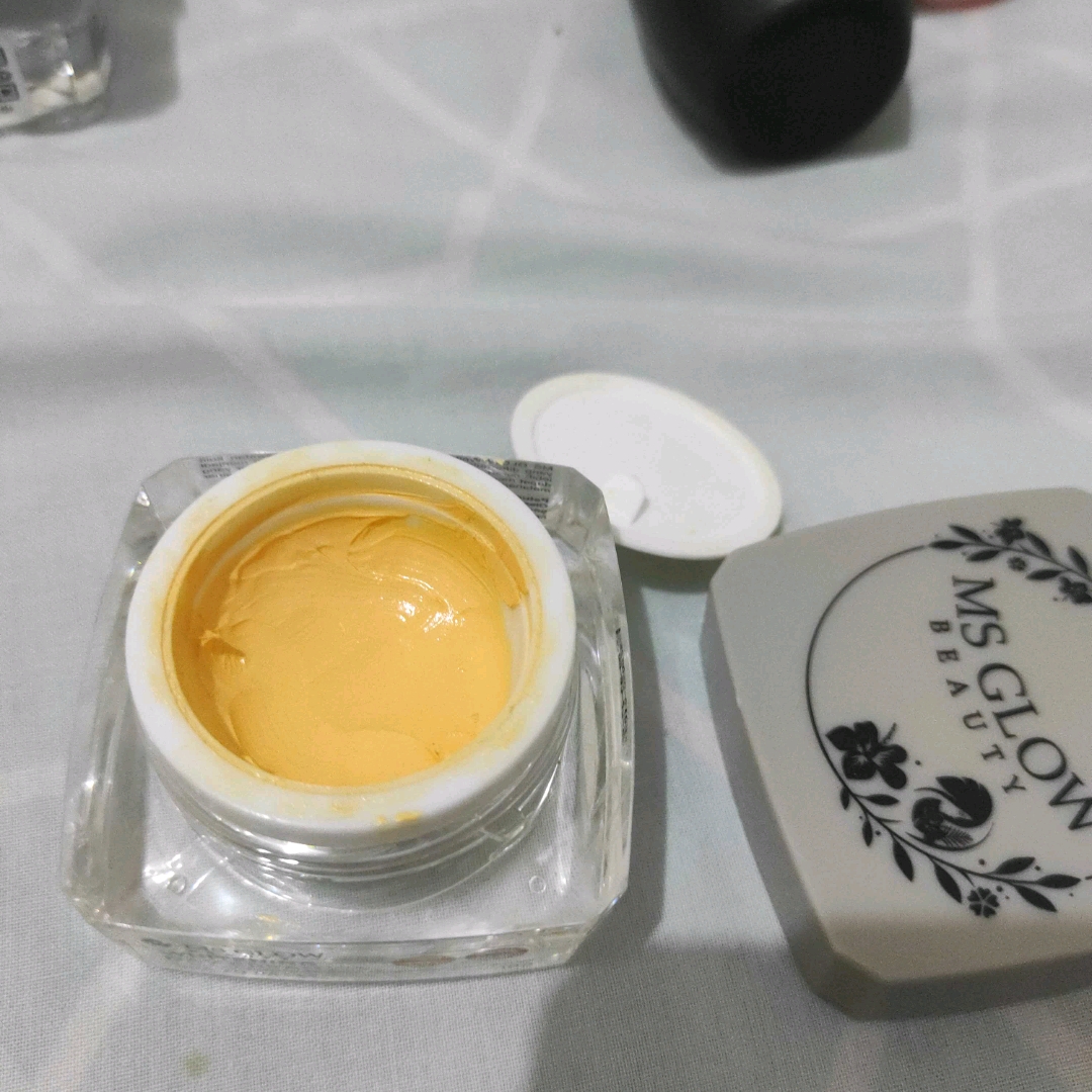 Whitening Day Cream imgfdn-beed67c9-e4c6-489c-9192-3189f380a46e