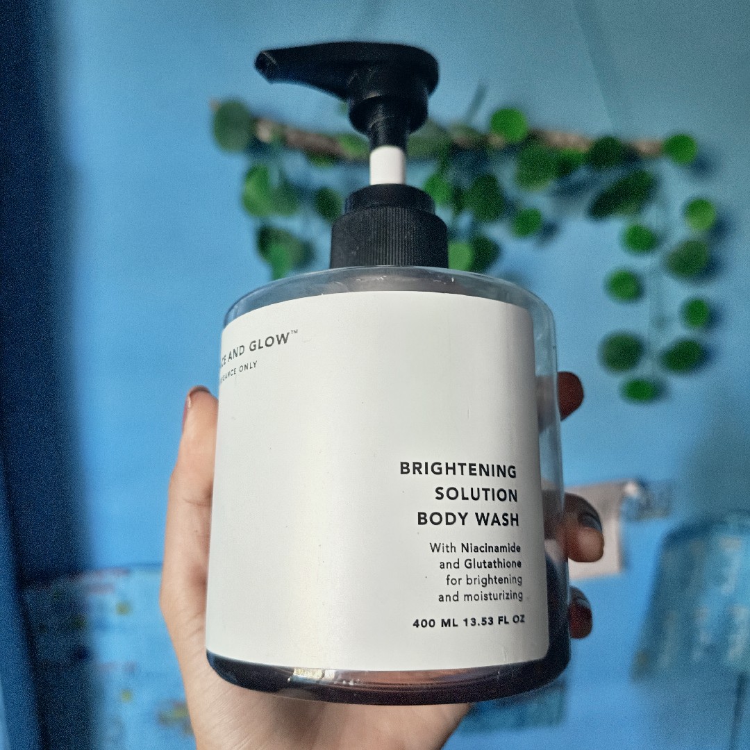 Black Opium Brightening Solution Body Wash imgfdn-cff8c314-589c-4864-87d8-4652271cfbf0