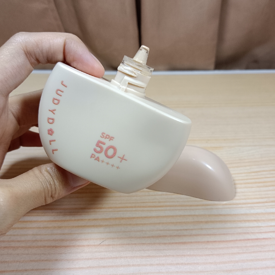 Sun Defense Tinted Moisturizer - Fair imgfdn-62bf5e95-7d1b-4415-b4c0-b742302d53fa