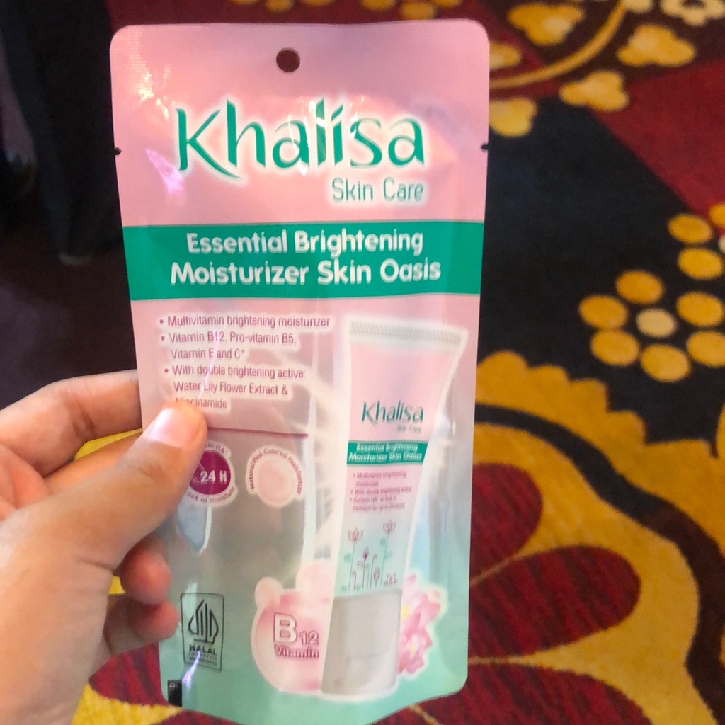 Essential Brightening Moisturizer Skin Oasis  imgfdn-b3448fb4-9aa7-42be-b1bf-a7b1dd8455a8
