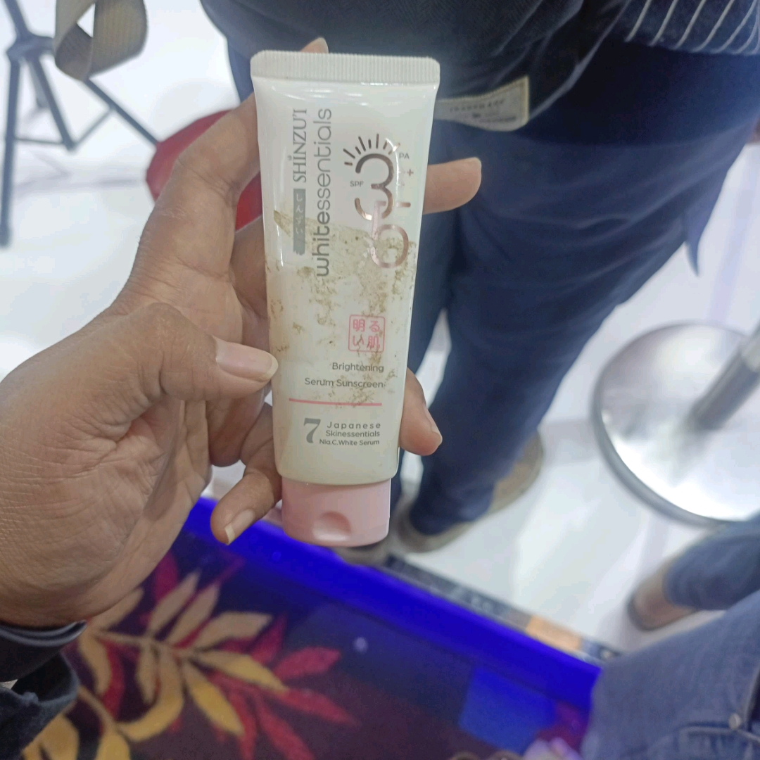 Whitessentials Brightening Serum Sunscreen SPF 35 PA +++ imgfdn-3cb0e807-b481-469f-9b33-99242bafda35