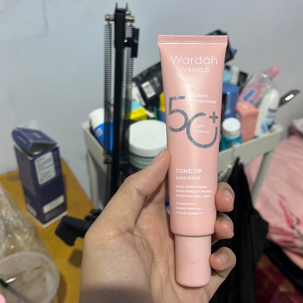 UV Shield Tone Up Sunscreen imgfdn-6b0e9cbc-19d4-4ccb-8301-3786c2953c5a