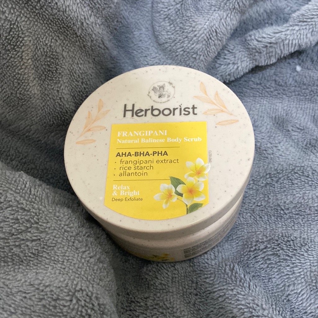 Natural Balinese Body Scrub AHA BHA PHA - Frangipani imgfdn-9528b87a-ad7c-4de9-b78c-313f91b769f8