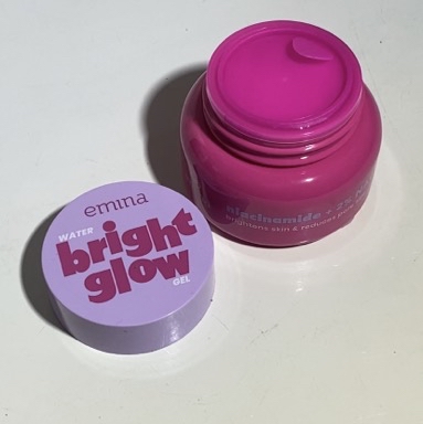 Water Bright Glow Gel Moisturizer imgfdn-2a309ab8-36b7-43ed-bd97-5f7f1fac4145
