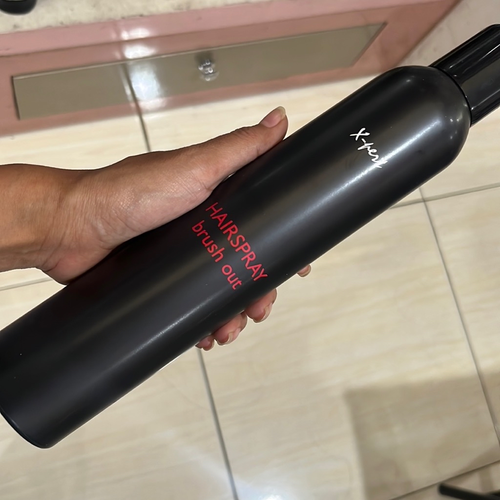 Hair Spray Brush Out imgfdn-e9862726-f255-4716-91fa-f6a1a178b79f