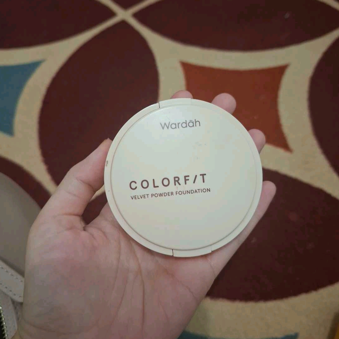 Colorfit Velvet Powder Foundation - 32N Neutral Beige imgfdn-8bebea4d-3a1e-4468-b4c3-36fd0dc7c65f