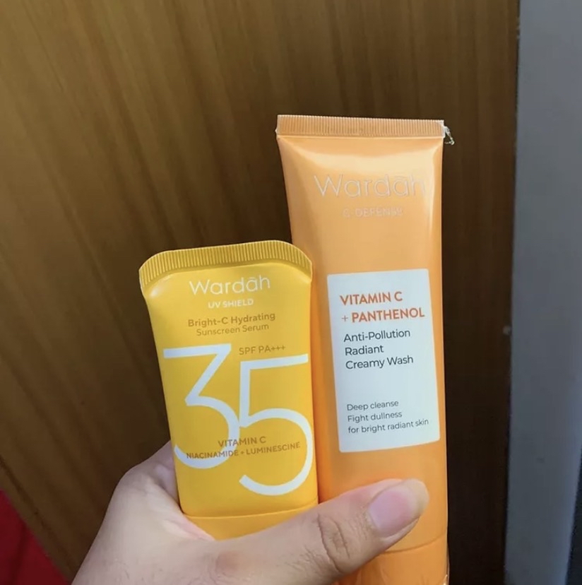 UV Shield Essential Sunscreen Gel SPF 35 PA +++ - New Formula and Look in 2025 imgfdn-c342934f-d7f3-49c5-9503-f61cebfb7044