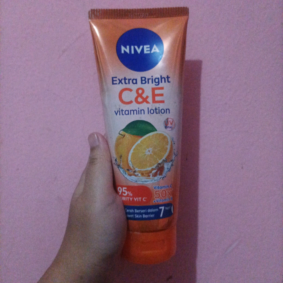 Extra Bright C&E Vitamin Lotion imgfdn-7edc9644-86ab-4d39-8484-0ce7777f9f6d