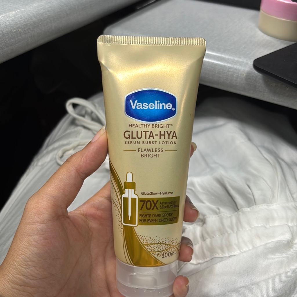 Healthy Bright Gluta-Hya Serum Burst Lotion - Flawless Bright imgfdn-990397c4-4275-4d10-afd2-182decf43325