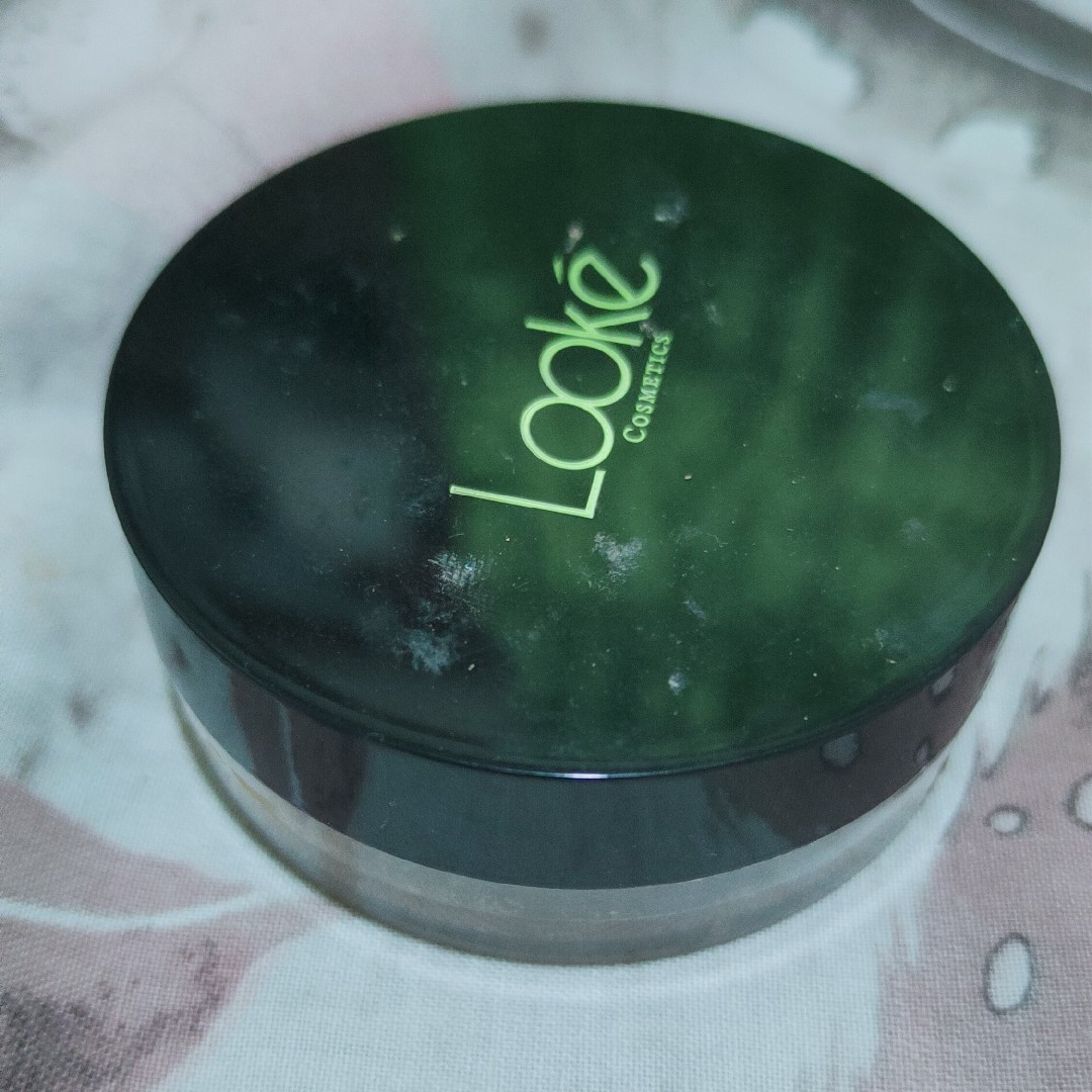 Holy Smooth and Blur Loose Powder - Terra imgfdn-12c655f4-dacc-4d78-ae87-310bd6b6f6d2