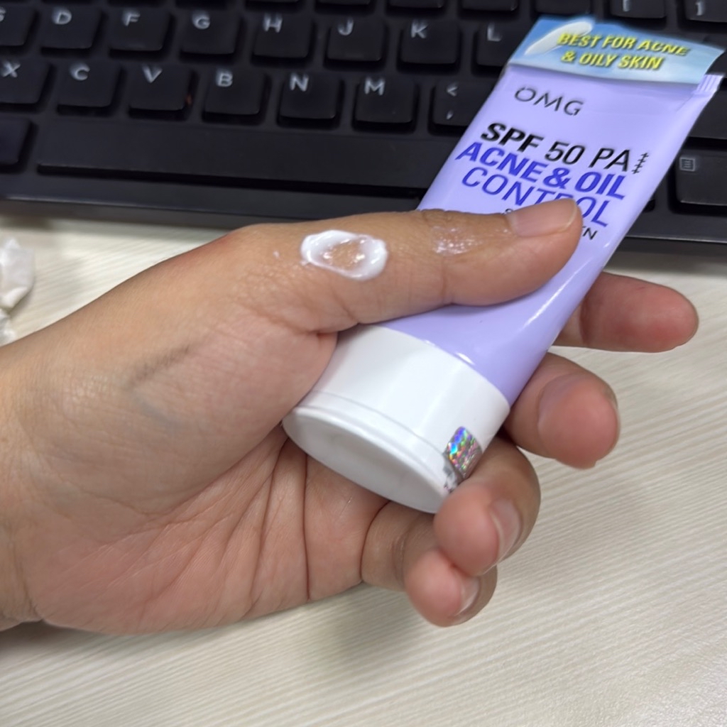 SPF50 PA++++ Acne & Oil Control imgfdn-8a9edd96-50f7-418a-b552-ccc8ef8c4358