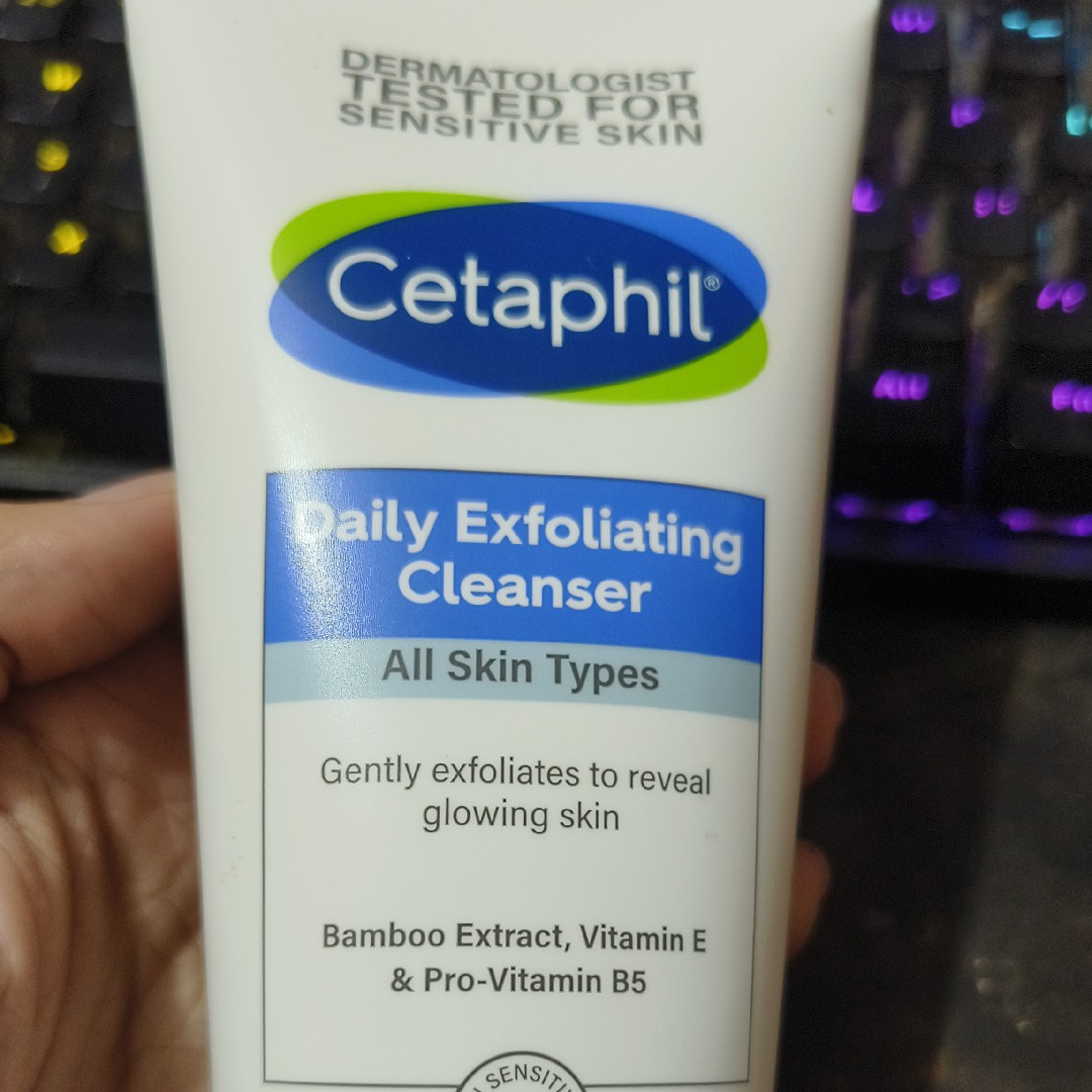 Daily Exfoliating Cleanser imgfdn-b583de6c-7f99-452b-a1ef-698e1d52a674