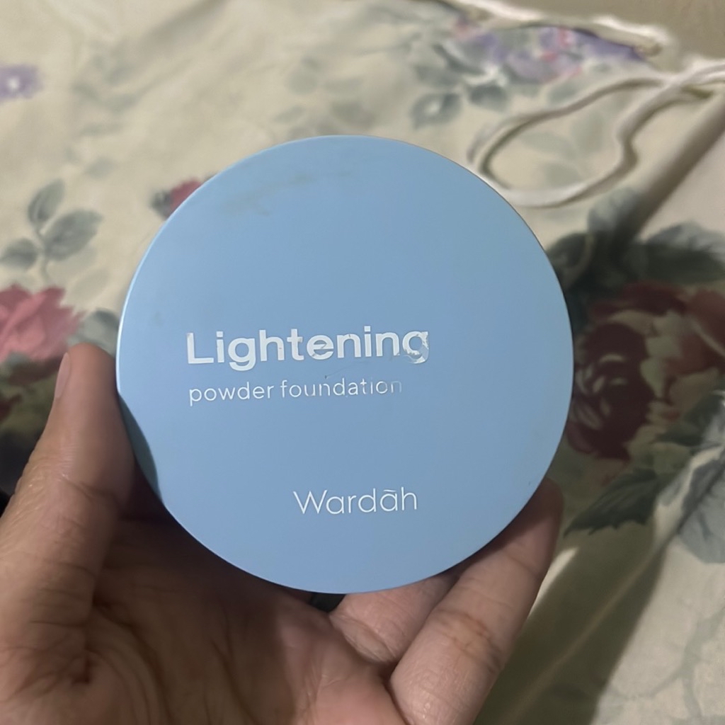 Lightening Matte Powder - 01 Neutral Fair (12N) - Reformulation in October 2023 imgfdn-41988af2-fbd4-4c89-b9c6-fb6bee22f789