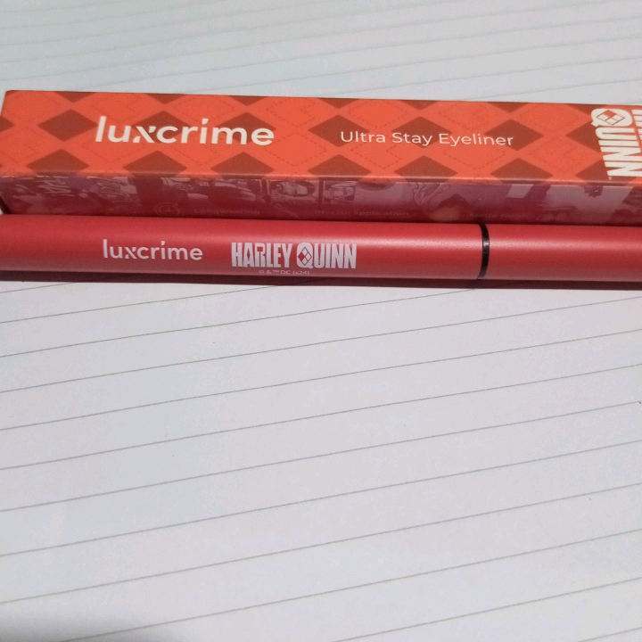 x Harley Quinn Ultra Stay Eyeliner imgfdn-dbc1004e-bfee-45d9-9b3a-a5ab49ad1e76